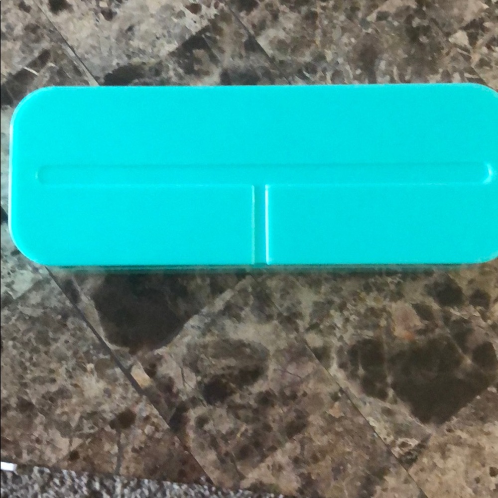 CLINIQUE HARD CASE NEW